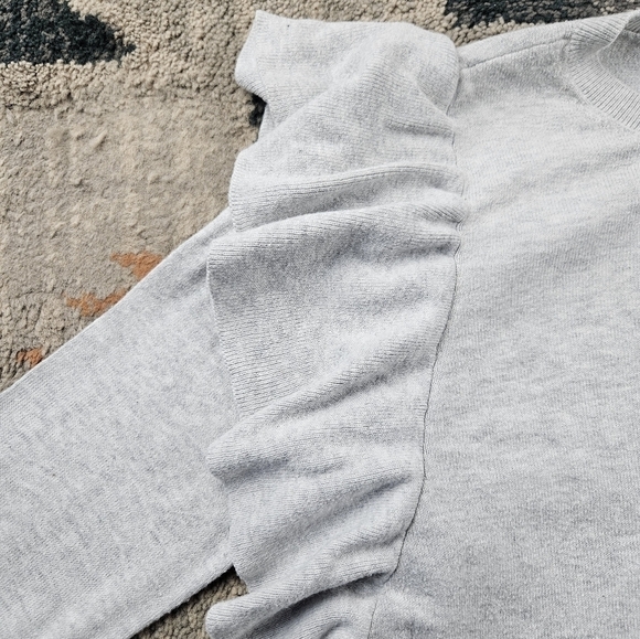 Women's Ruffled Gray Top - Picture 4 of 8